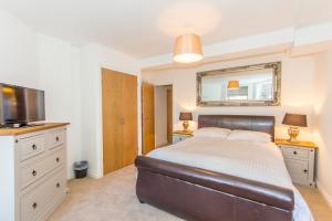 1 bed below deck by pureserviced