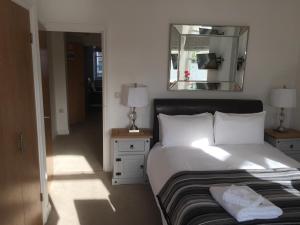 1 bed below deck by pureserviced