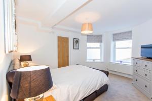 1 bed below deck by pureserviced