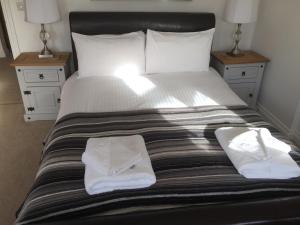 1 bed below deck by pureserviced