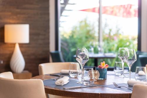 hotel the originals restaurant les ormes
