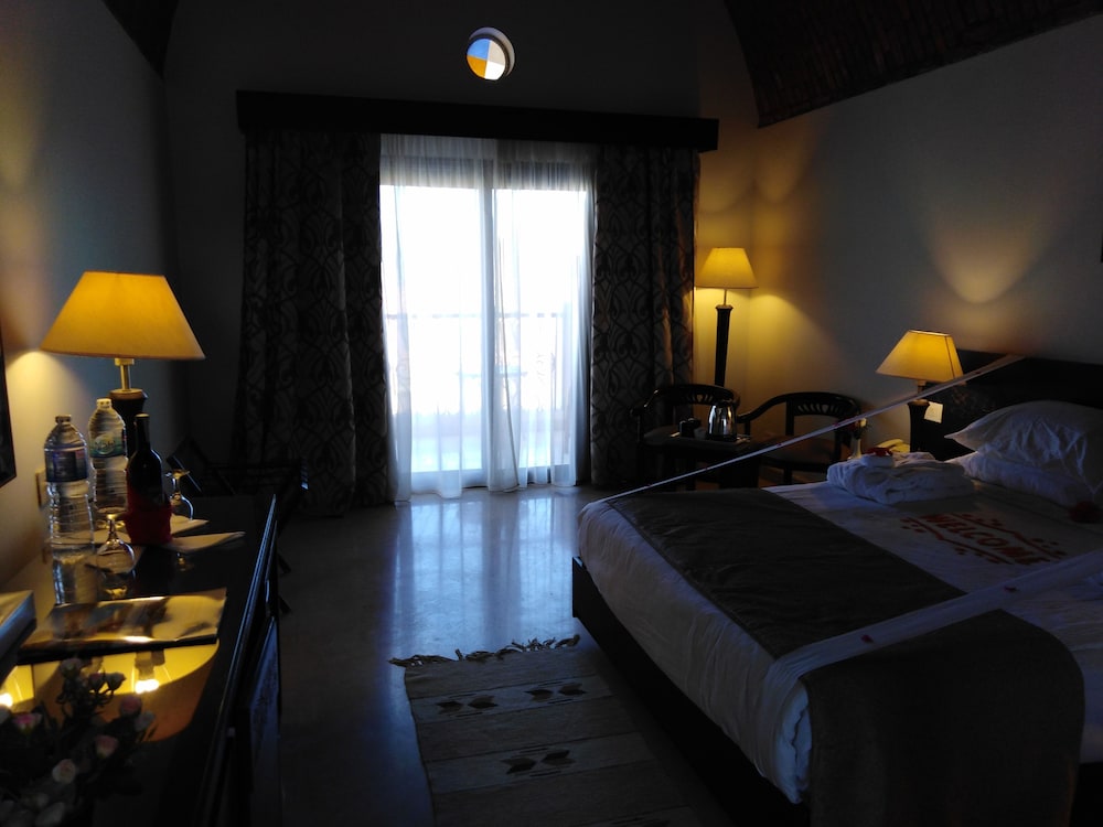 rohanou beach resort