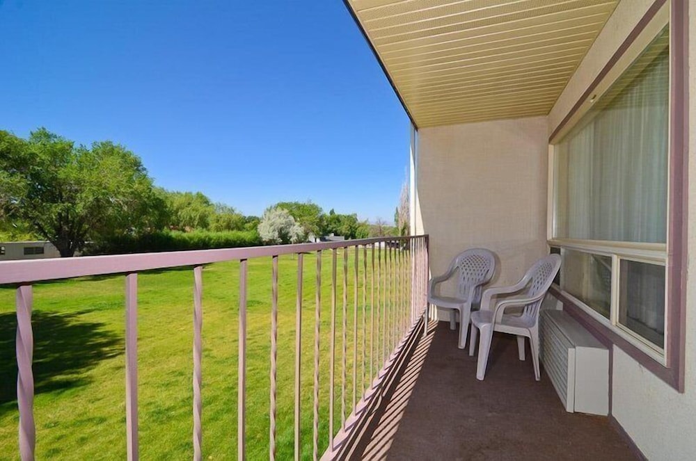 red arrow inn and suites