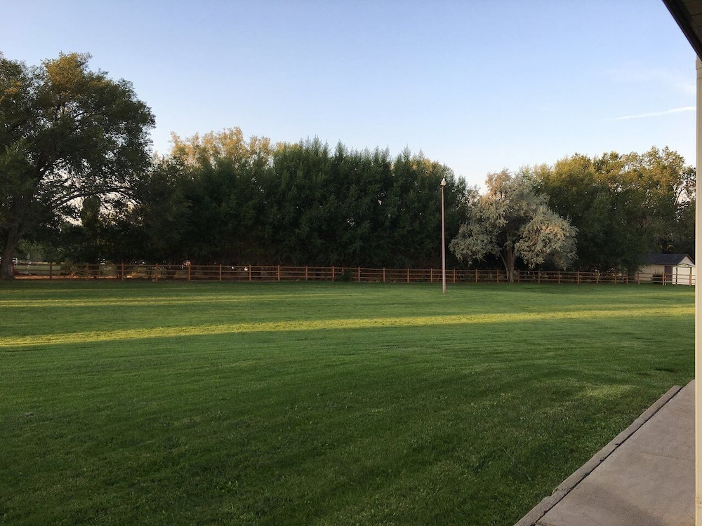 red arrow inn and suites