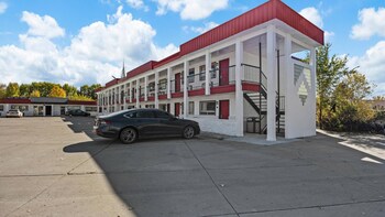 red arrow inn and suites