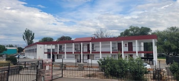 red arrow inn and suites