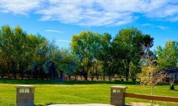 red arrow inn and suites