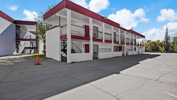 red arrow inn and suites