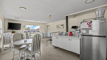 red arrow inn and suites