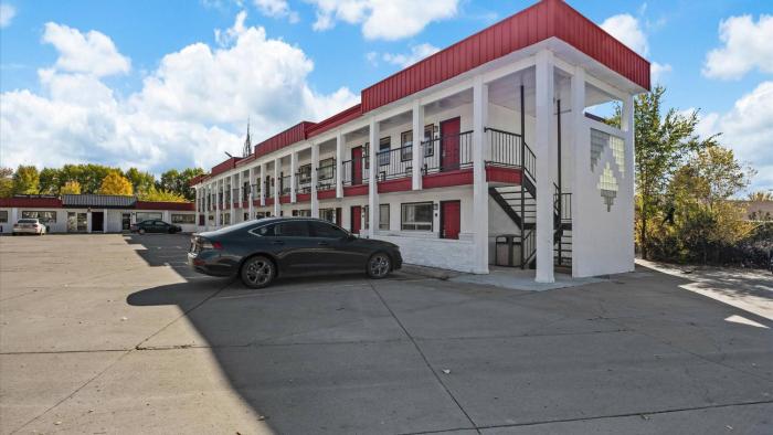 red arrow inn and suites