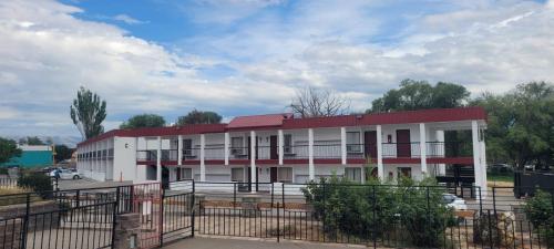 red arrow inn and suites