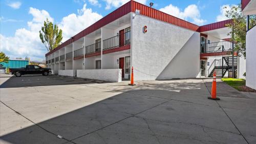 red arrow inn and suites