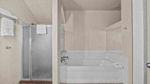 red arrow inn and suites