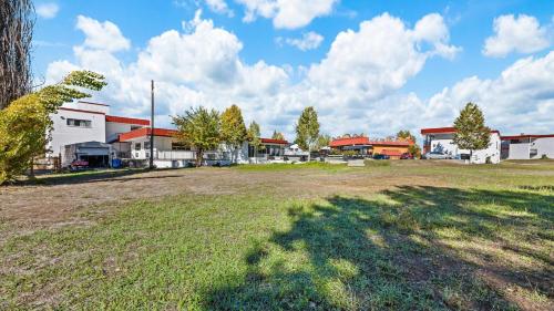 red arrow inn and suites