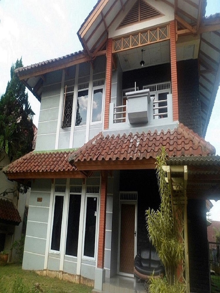 villa kota bunga seruni