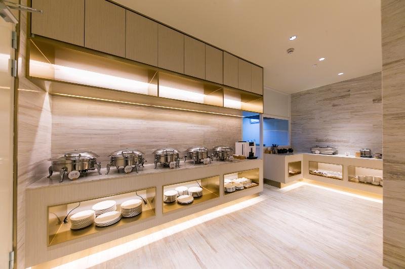 ji hotel shanghai hongqiao airport qixin road