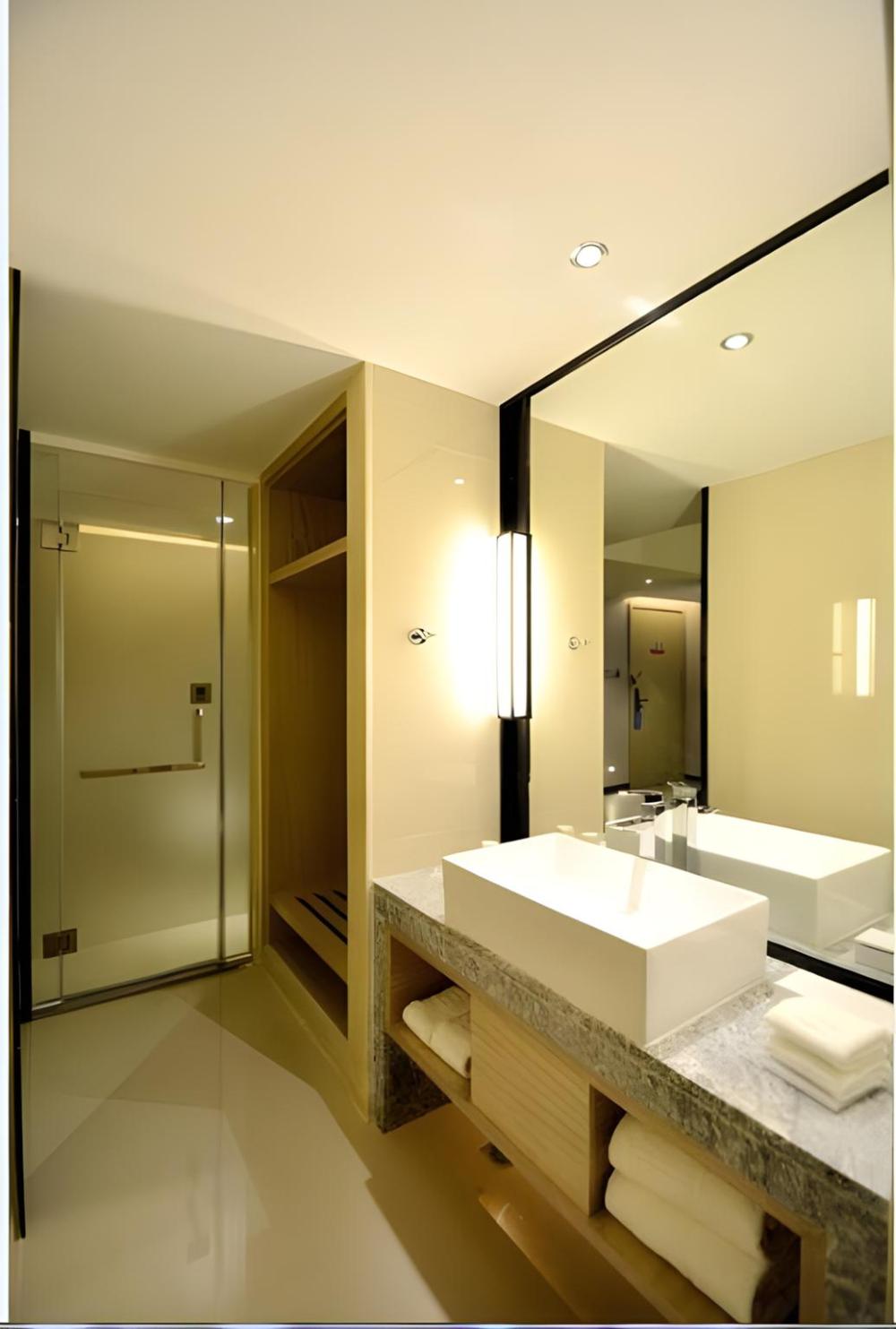 echarm hotel beihai railway station