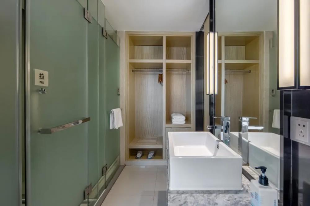 echarm hotel beihai railway station