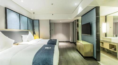 echarm hotel beihai railway station