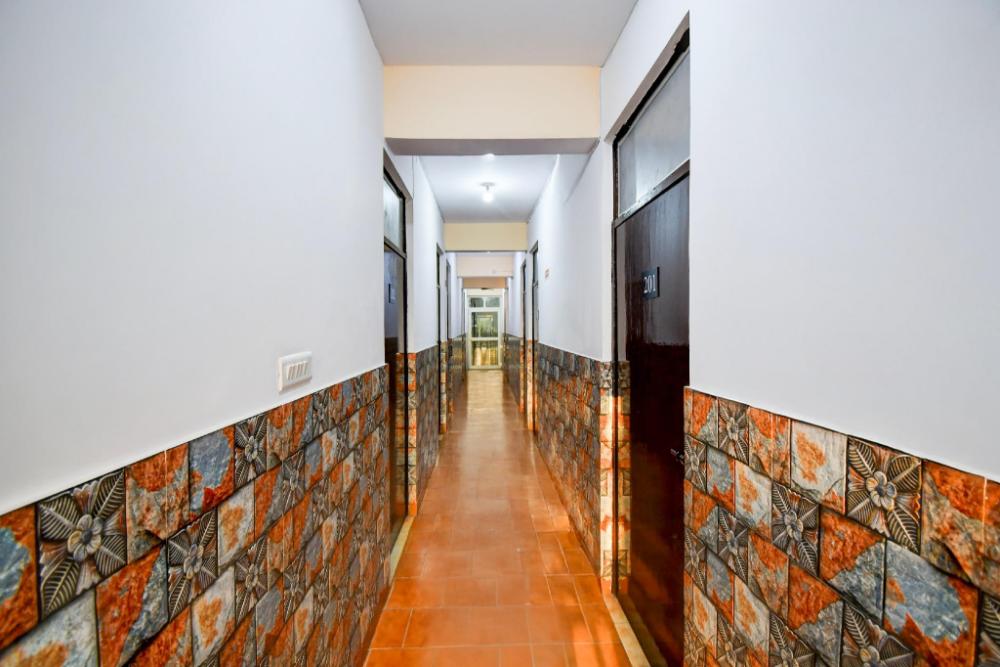 spot on 40914 metro club and guest house