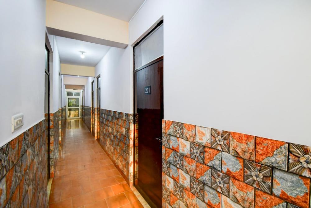 spot on 40914 metro club and guest house