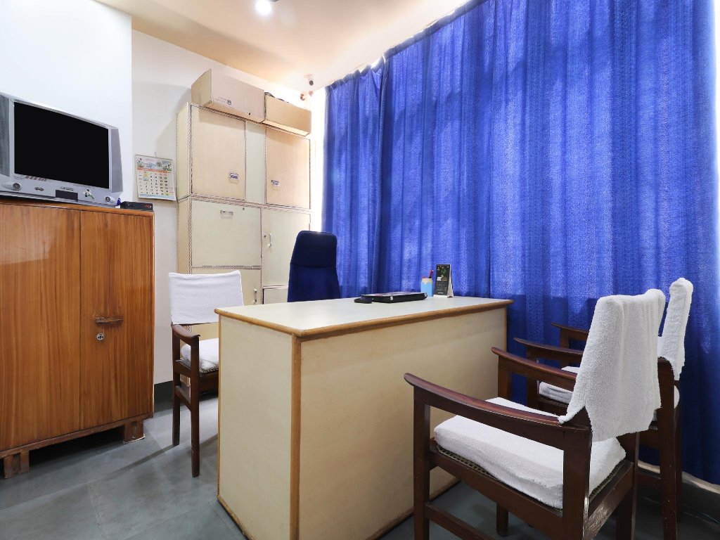 spot on 40914 metro club and guest house