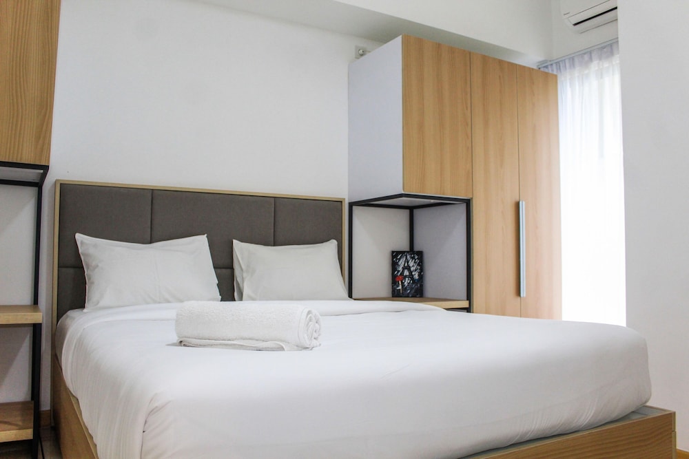 spacious and cozy 2br m town apartment