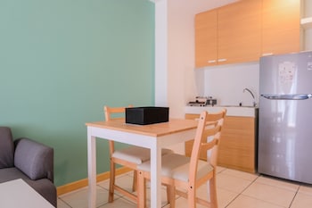 comfortable 2br apartment serpong m town residence