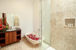 lucia villa seminyak beachside