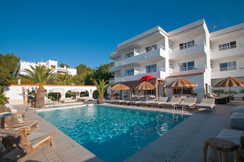 Secret Oasis Ibiza,,3.5 star