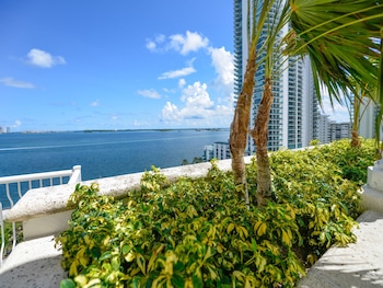 the stay at brickell club