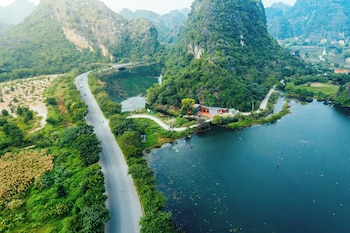 trang an freedom hood