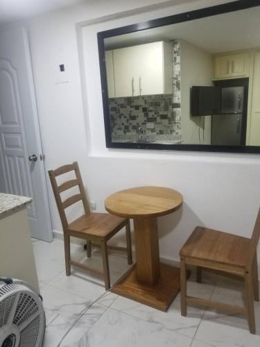 2 guests 1bed studio 3min to beach and main street