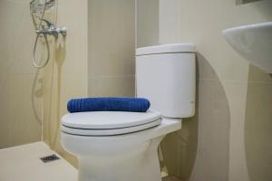 minimalist pool view low rise studio paramount skyline apartment