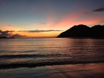 beach condos pico de loro hamilo coast