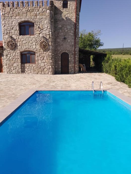 chateau tetri bairagebi white flags
