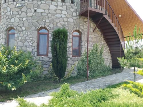 chateau tetri bairagebi white flags
