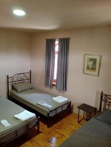 chateau tetri bairagebi white flags