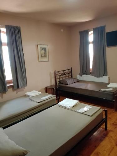 chateau tetri bairagebi white flags