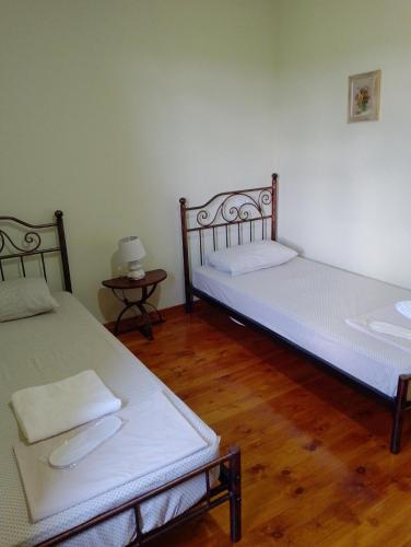 chateau tetri bairagebi white flags