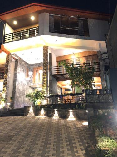 3 arch resort ella