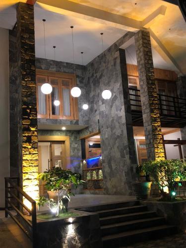 3 arch resort ella