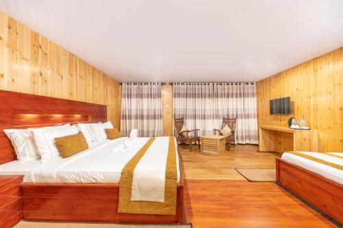 3 arch resort ella