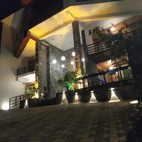3 arch resort ella