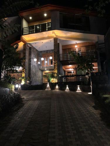 3 arch resort ella