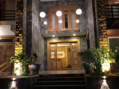 3 arch resort ella