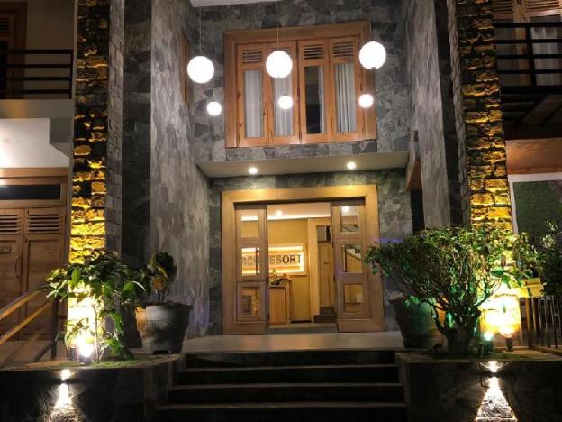 3 arch resort ella