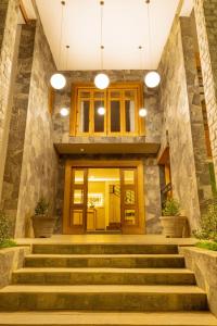 3 arch resort ella