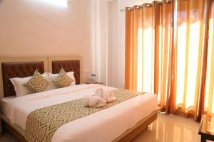 mountain view room by yog tapovan