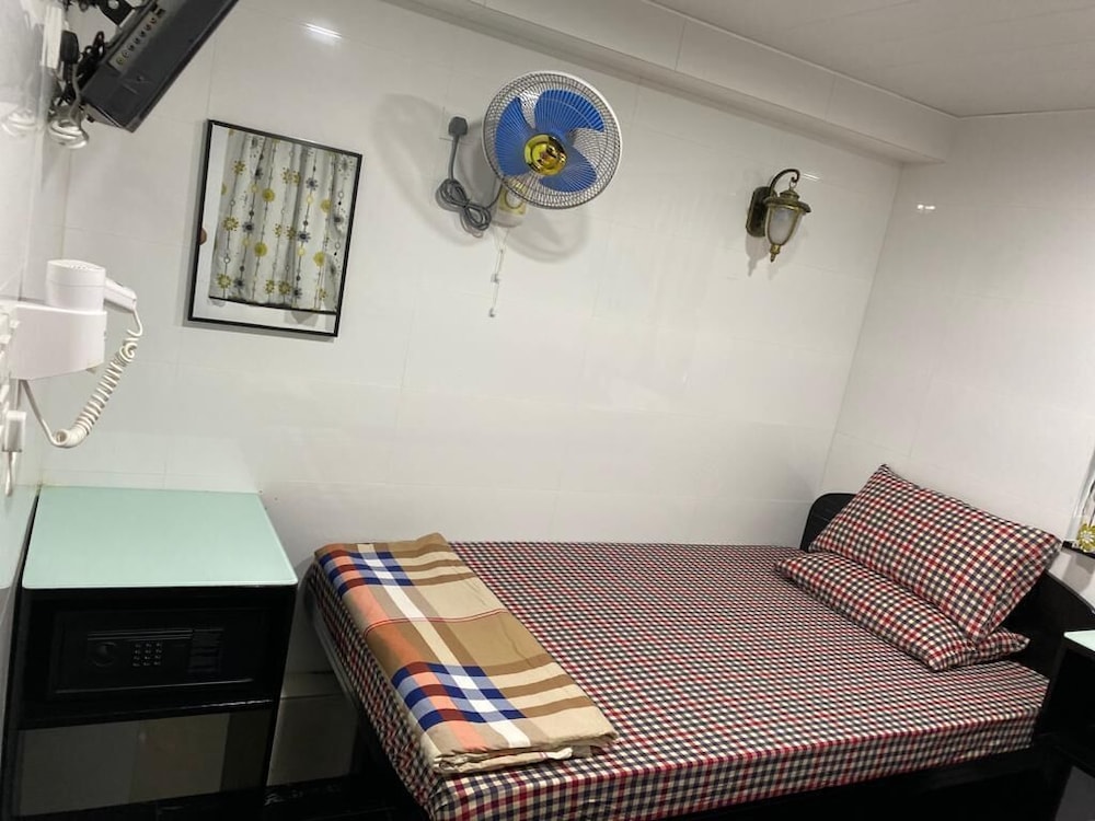 new day night hostel